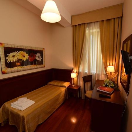 Albergo La Locanda Degli Apolidi 아테나루카나 외부 사진